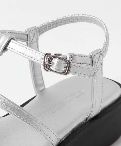 RODE SKO(ロデスコ)の「スリムストラップサンダル(サンダル・レディース・ブラック/シルバー・36/37/38)」の3枚目の写真