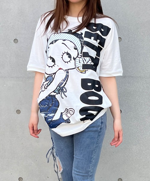 GLAMOROUS JANE(グラマラスジェーン)の「フロント&バックプリントBETTTY BOOPビックTシャツ(Tシャツ/カットソー・レディース・オフホワイト/チャコールグレー/ブラック・FREE)」の1枚目の写真