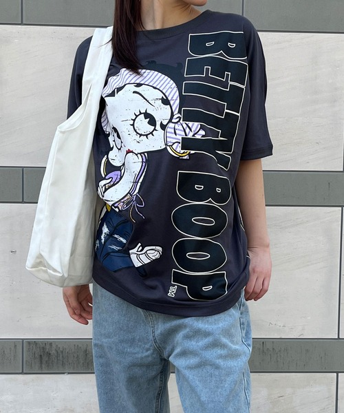 GLAMOROUS JANE(グラマラスジェーン)の「フロント&バックプリントBETTTY BOOPビックTシャツ(Tシャツ/カットソー・レディース・オフホワイト/チャコールグレー/ブラック・FREE)」の2枚目の写真