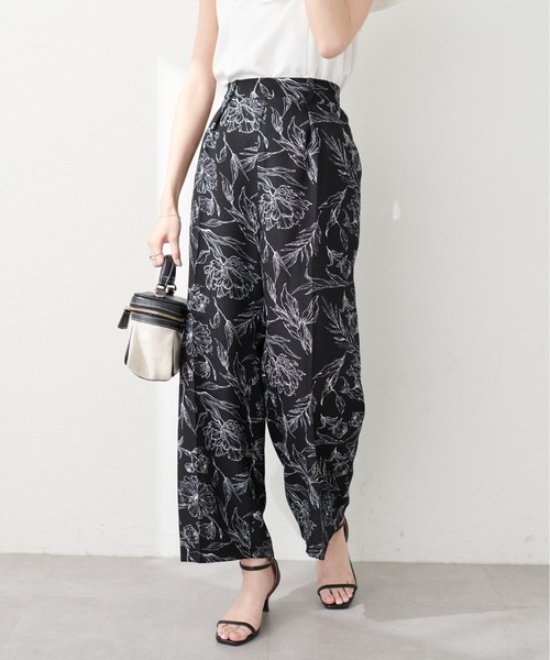 natural couture(ナチュラルクチュール)の「ブッチャー線画花柄タックパンツ(その他パンツ・レディース・ブラック/オフホワイト・FREE)」の12枚目の写真