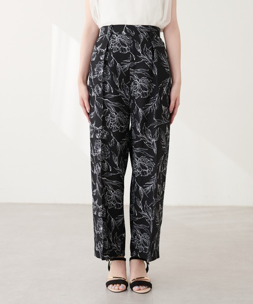 natural couture(ナチュラルクチュール)の「ブッチャー線画花柄タックパンツ(その他パンツ・レディース・ブラック/オフホワイト・FREE)」の16枚目の写真