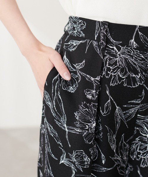 natural couture(ナチュラルクチュール)の「ブッチャー線画花柄タックパンツ(その他パンツ・レディース・ブラック/オフホワイト・FREE)」の21枚目の写真