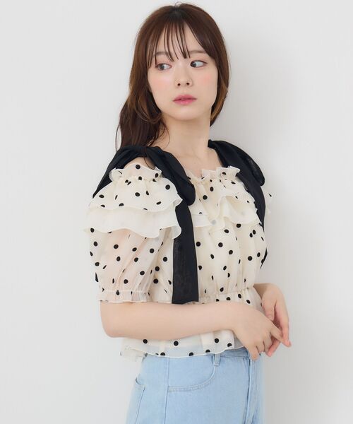 ems excite（エムズエキサイト）の「肩リボンフリルBL（シャツ/ブラウス・レディース・ブラック/グリーン/ホワイト系その他・FREE）」の11枚目の写真