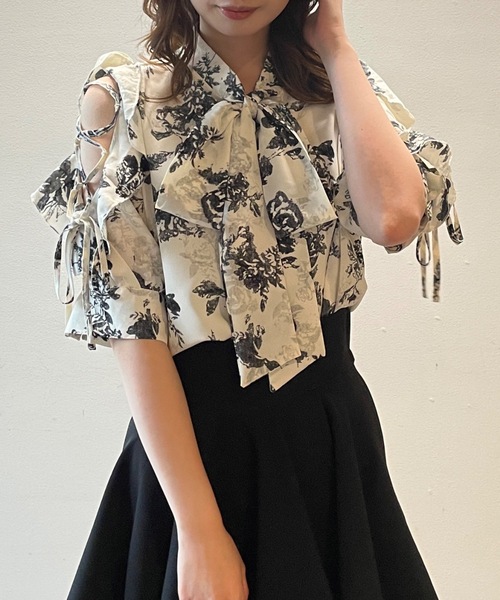 TORTE(トルテ)の「肩開きフリルボウタイブラウス(Tシャツ/カットソー・レディース・パープル/ホワイト/ホワイト系その他・FREE)」の3枚目の写真