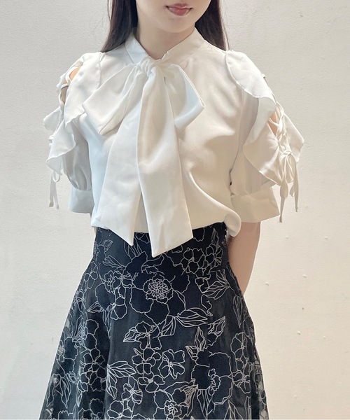 TORTE(トルテ)の「肩開きフリルボウタイブラウス(Tシャツ/カットソー・レディース・パープル/ホワイト/ホワイト系その他・FREE)」の2枚目の写真
