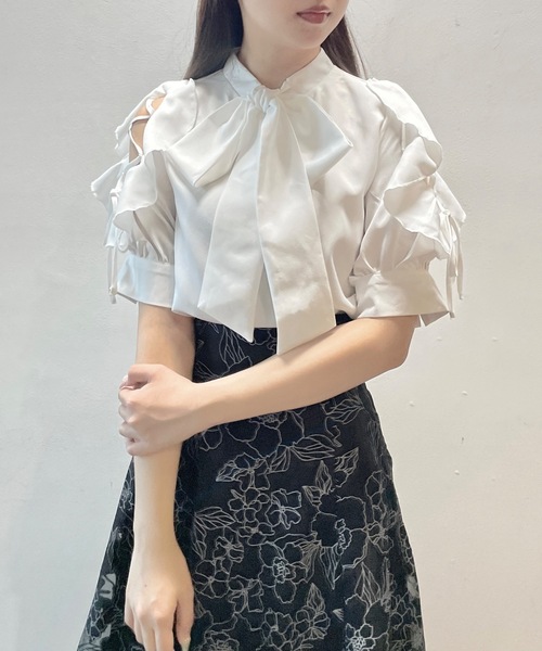 TORTE(トルテ)の「肩開きフリルボウタイブラウス(Tシャツ/カットソー・レディース・パープル/ホワイト/ホワイト系その他・FREE)」の4枚目の写真