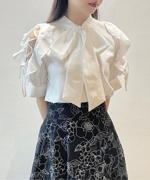 TORTE(トルテ)の「肩開きフリルボウタイブラウス(Tシャツ/カットソー・レディース・パープル/ホワイト/ホワイト系その他・FREE)」の6枚目の写真