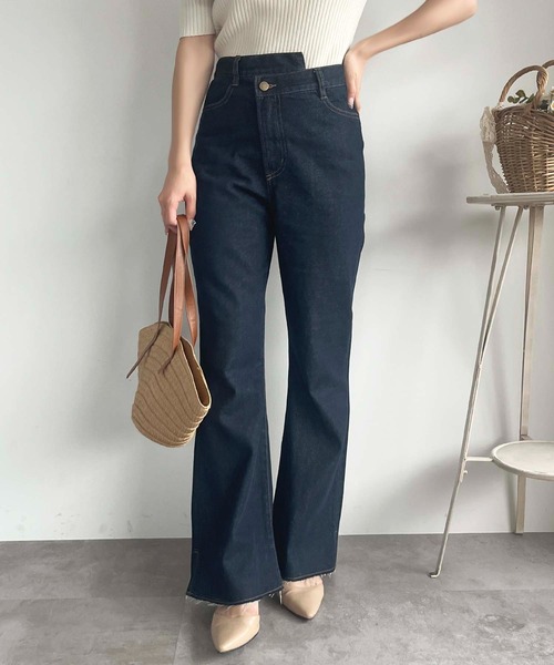 apres jour(アプレジュール)の「アシメスリットフレアデニムパンツ【ZOZOTOWN限定アイテム】(デニムパンツ・レディース・インディゴブルー/ライトブルー・X-LARGE/MEDIUM/SMALL)」の7枚目の写真