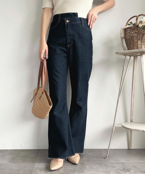 apres jour(アプレジュール)の「アシメスリットフレアデニムパンツ【ZOZOTOWN限定アイテム】(デニムパンツ・レディース・インディゴブルー/ライトブルー・X-LARGE/MEDIUM/SMALL)」の8枚目の写真