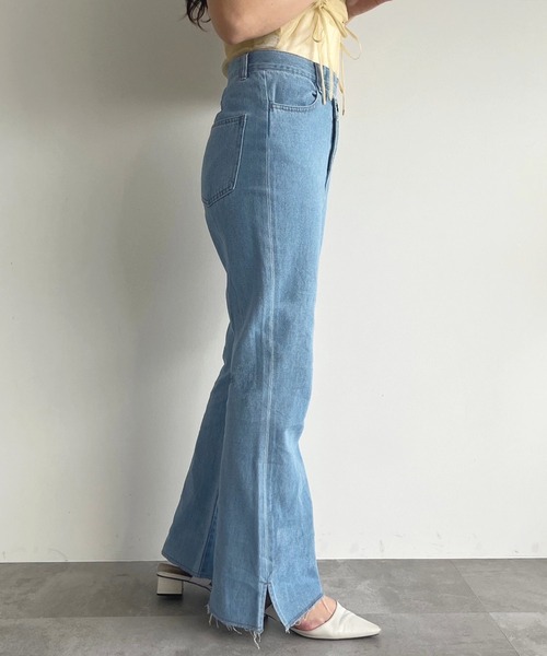 apres jour(アプレジュール)の「アシメスリットフレアデニムパンツ【ZOZOTOWN限定アイテム】(デニムパンツ・レディース・インディゴブルー/ライトブルー・X-LARGE/MEDIUM/SMALL)」の11枚目の写真