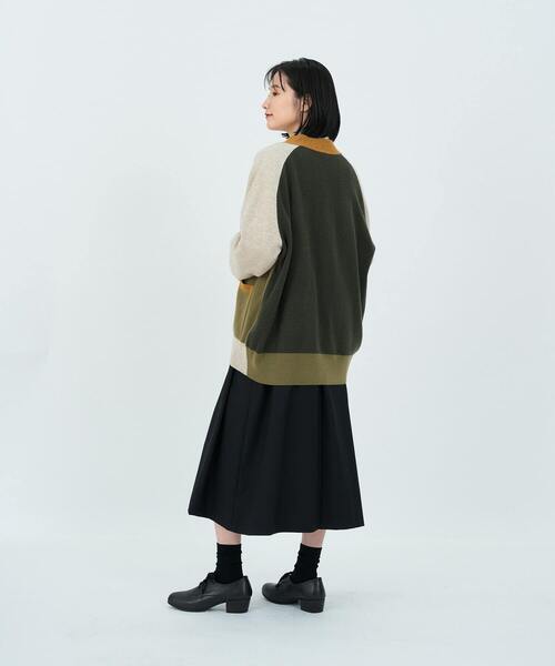LOISIR(ロワズィール)の「【ユニセックス】カシミヤ混天竺パッチワークカーディガン(カーディガン/ボレロ・レディース・カーキ/ネイビー・FREE)」の10枚目の写真