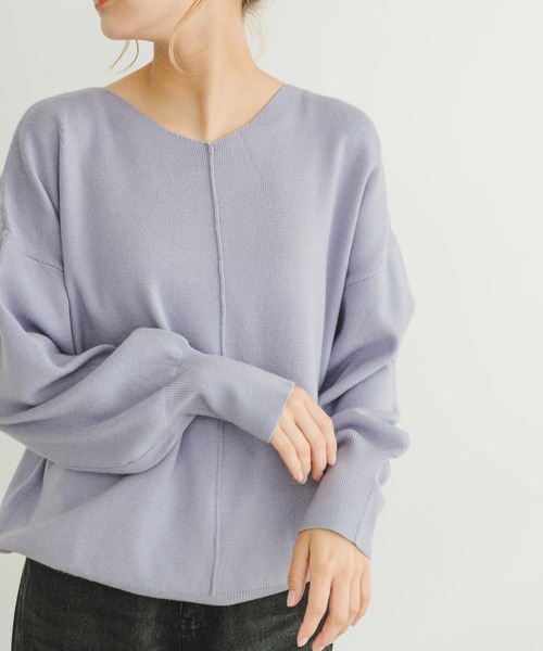 ITEMS URBANRESEARCH(アイテムズ アーバンリサーチ)の「アウトリンキングVネックニット(ニット/セーター・レディース・ピンク/モカ/オフホワイト/ブラック/ラベンダー/ライトグレー・FREE)」の5枚目の写真