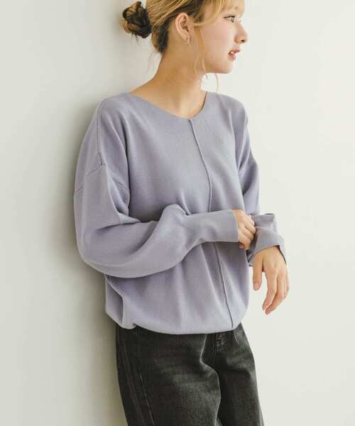 ITEMS URBANRESEARCH(アイテムズ アーバンリサーチ)の「アウトリンキングVネックニット(ニット/セーター・レディース・ピンク/モカ/オフホワイト/ブラック/ラベンダー/ライトグレー・FREE)」の8枚目の写真