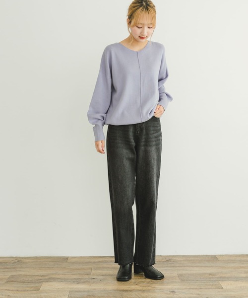 ITEMS URBANRESEARCH(アイテムズ アーバンリサーチ)の「アウトリンキングVネックニット(ニット/セーター・レディース・ピンク/モカ/オフホワイト/ブラック/ラベンダー/ライトグレー・FREE)」の11枚目の写真