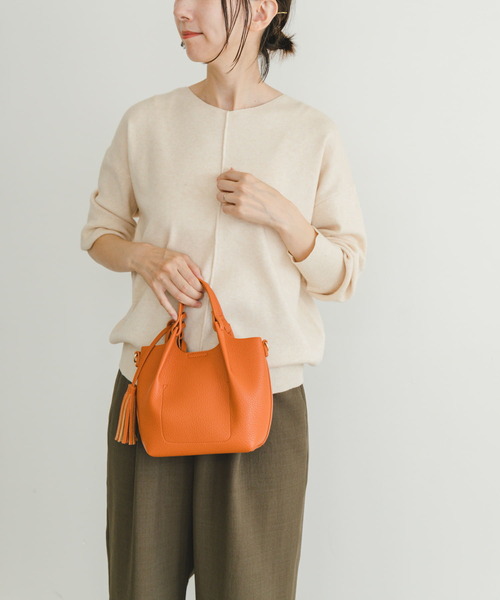 ITEMS URBANRESEARCH(アイテムズ アーバンリサーチ)の「アウトリンキングVネックニット(ニット/セーター・レディース・ピンク/モカ/オフホワイト/ブラック/ラベンダー/ライトグレー・FREE)」の16枚目の写真