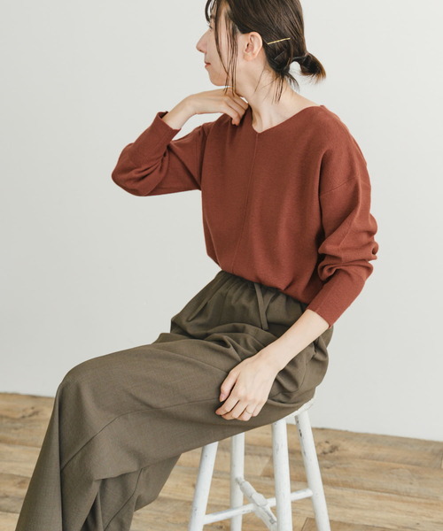 ITEMS URBANRESEARCH(アイテムズ アーバンリサーチ)の「アウトリンキングVネックニット(ニット/セーター・レディース・ピンク/モカ/オフホワイト/ブラック/ラベンダー/ライトグレー・FREE)」の21枚目の写真