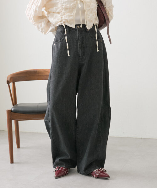 w closet（ダブルクローゼット）の「【ウエスト調節可能/２サイズ展開】カーブデニムパンツ（デニムパンツ・レディース・ブルー/ブラック/ベージュ/ブルー系その他/ブラウン/グレー・SMALL/MEDIUM）」の7枚目の写真