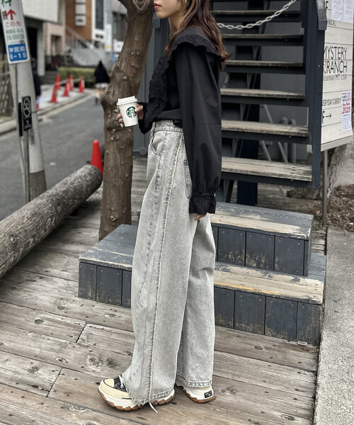 w closet（ダブルクローゼット）の「【ウエスト調節可能/２サイズ展開】カーブデニムパンツ（デニムパンツ・レディース・ブルー/ブラック/ベージュ/ブルー系その他/ブラウン/グレー・SMALL/MEDIUM）」の18枚目の写真