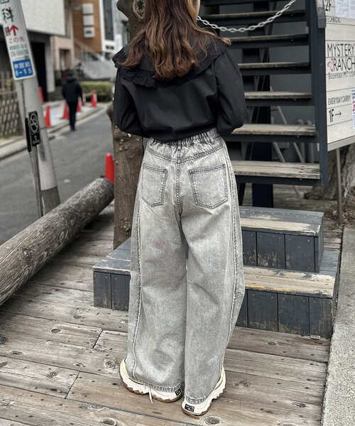 w closet（ダブルクローゼット）の「【ウエスト調節可能/２サイズ展開】カーブデニムパンツ（デニムパンツ・レディース・ブルー/ブラック/ベージュ/ブルー系その他/ブラウン/グレー・SMALL/MEDIUM）」の19枚目の写真