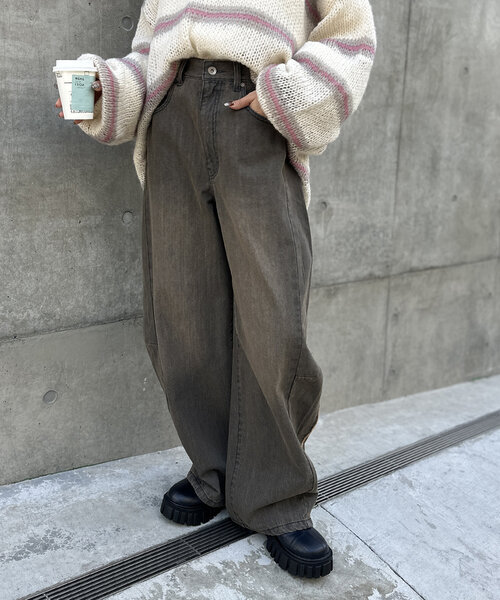 w closet（ダブルクローゼット）の「【ウエスト調節可能/２サイズ展開】カーブデニムパンツ（デニムパンツ・レディース・ブルー/ブラック/ベージュ/ブルー系その他/ブラウン/グレー・SMALL/MEDIUM）」の21枚目の写真