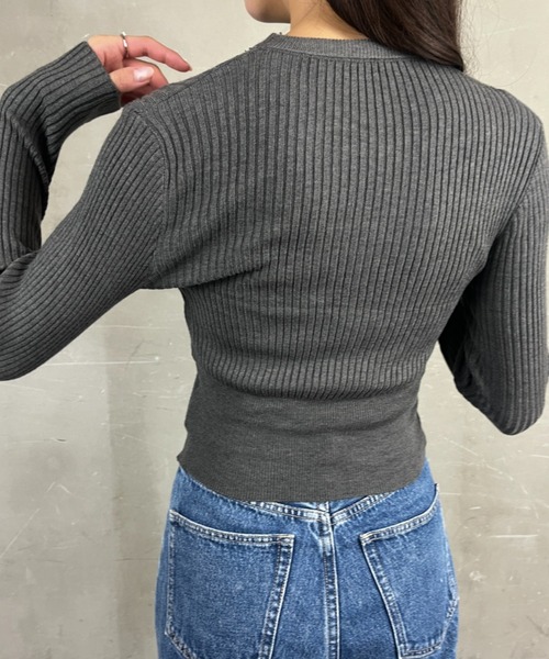 tolene(トレネ)の「フェイクレイヤード ロングスリーブデザインリブニット(ニット/セーター・レディース・オフホワイト/ブラック/チャコール・FREE)」の5枚目の写真