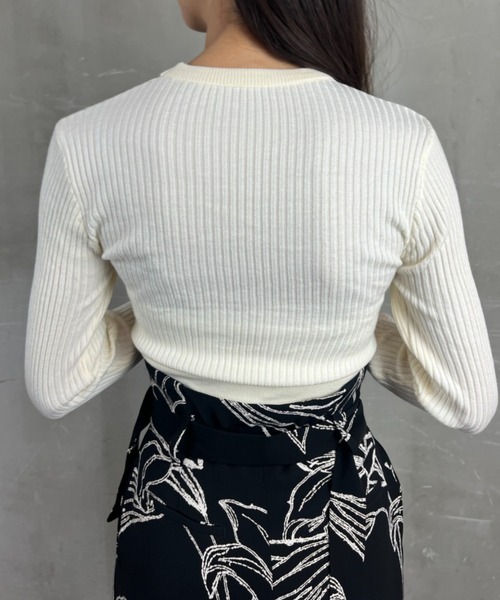 tolene(トレネ)の「フェイクレイヤード ロングスリーブデザインリブニット(ニット/セーター・レディース・オフホワイト/ブラック/チャコール・FREE)」の12枚目の写真