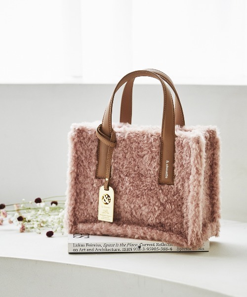 & chouette(アンドシュエット)の「ボア トートバッグ(ハンドバッグ・レディース・グレイッシュベージュ/ピンク/イエロー/ラベンダー・FREE)」の1枚目の写真