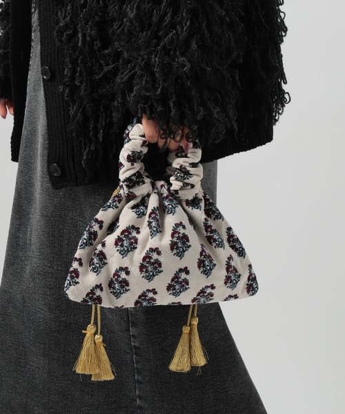 BAYFLOW（ベイフロー）の「※[ペットボトルも入る]プリントベルベット巾着（ハンドバッグ・レディース・ブルーグレー/ホワイト・FREE）」の16枚目の写真