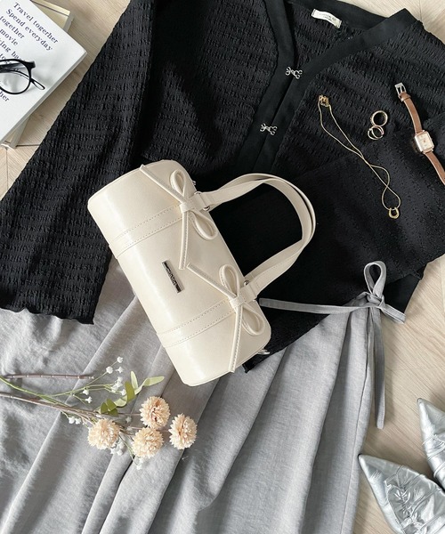 mily bilet（ミウィビレット）の「【mily bilet】目を惹く可愛さ♪リボンデザイン筒型フェイクレザー２WAYショルダーバッグ（ショルダーバッグ・レディース・カーキ/ブラック/ベージュ・ONE SIZE）」の12枚目の写真