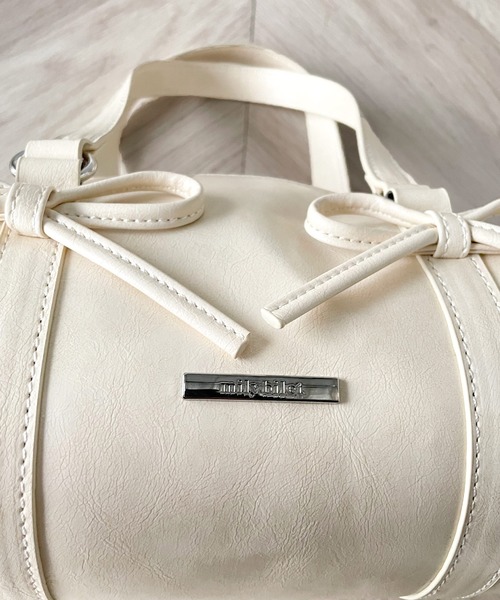 mily bilet（ミウィビレット）の「【mily bilet】目を惹く可愛さ♪リボンデザイン筒型フェイクレザー２WAYショルダーバッグ（ショルダーバッグ・レディース・カーキ/ブラック/ベージュ・ONE SIZE）」の15枚目の写真