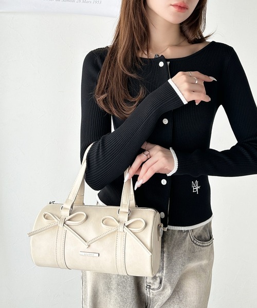 mily bilet（ミウィビレット）の「【mily bilet】目を惹く可愛さ♪リボンデザイン筒型フェイクレザー２WAYショルダーバッグ（ショルダーバッグ・レディース・カーキ/ブラック/ベージュ・ONE SIZE）」の5枚目の写真