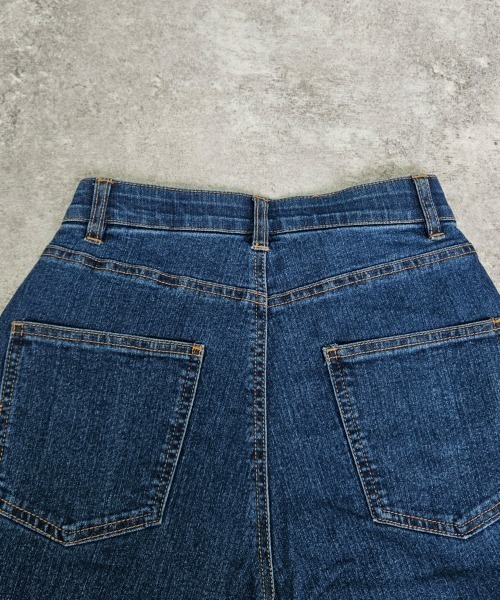 SELECT LEVERY(セレクトリベリー)の「センターシームリサイクルデニムパンツ(デニムパンツ・レディース・ブルー/ブラック/ライトブルー・X-LARGE/LARGE/MEDIUM)」の10枚目の写真