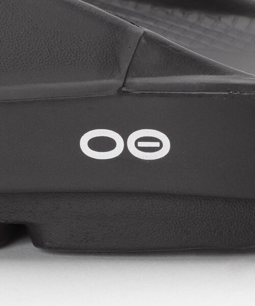 OOFOS(ウーフォス)の「《追加》OOFOS/ウーフォス Ooriginal リカバリーサンダル(サンダル・レディース・ブラック/ベージュ系その他/アイボリー・22cm/23cm/24cm/25cm)」の12枚目の写真