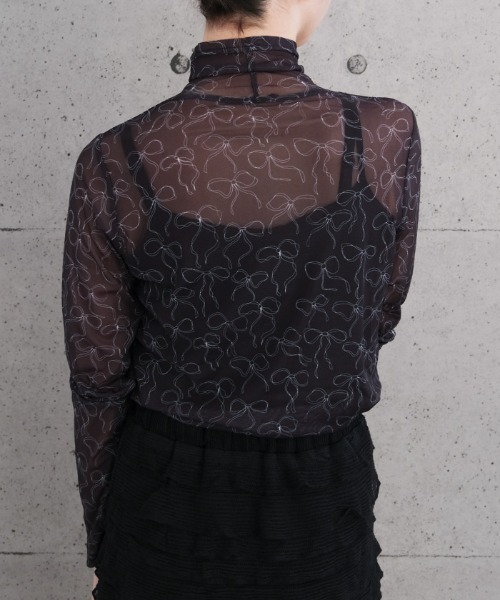 aquagarage(アクアガレージ)の「リボン柄シアートップス(その他トップス・レディース・グレー/ブラック・M)」の5枚目の写真