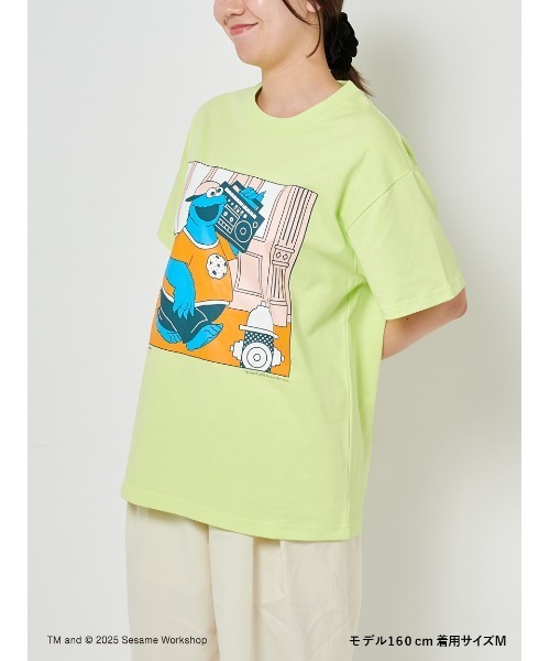 SESAME STREET(セサミストリート)の「【UNISEX】クッキーモンスター アートTシャツ(RADIO)(Tシャツ/カットソー・レディース・ライム/ブラック・MEDIUM/LARGE)」の3枚目の写真