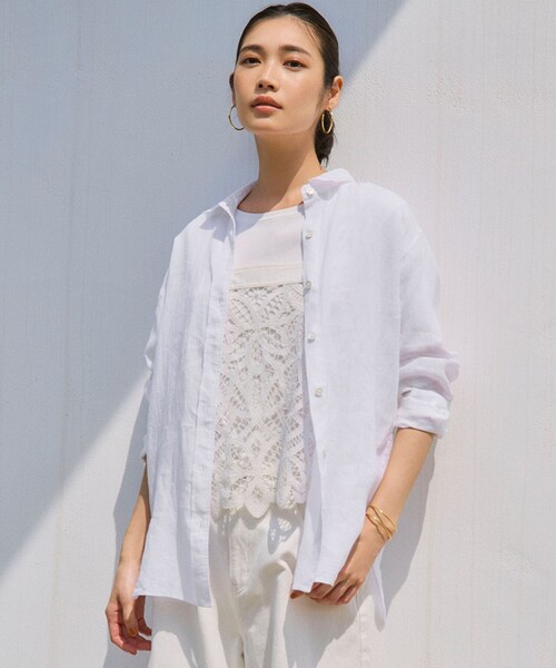 23区 S(ニジュウサンクチイサイサイズ)の「LIBECO ベーシック シャツ(シャツ/ブラウス・レディース・ホワイト系/ネイビー系/オレンジ系1/ダークグリーン系1/ダークブラウン系1/ローズ系/ベージュ系/ふじ色系1・32)」の2枚目の写真