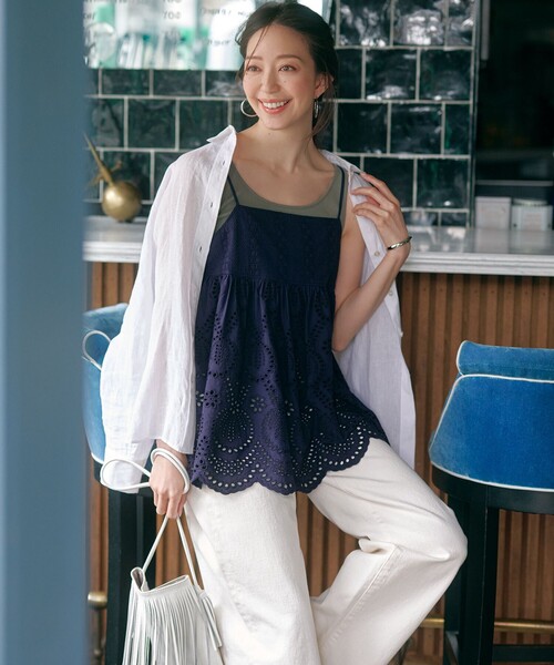 23区 S(ニジュウサンクチイサイサイズ)の「LIBECO ベーシック シャツ(シャツ/ブラウス・レディース・ホワイト系/ネイビー系/オレンジ系1/ダークグリーン系1/ダークブラウン系1/ローズ系/ベージュ系/ふじ色系1・32)」の17枚目の写真