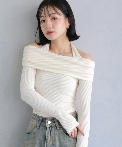 cheriella(シェリエラ)の「【cheriella】前後2wayチョーカーオフショルリブトップス 2-WAY CHOKER OFF-SHOULDER RIB TOPS(Tシャツ/カットソー・レディース・ブラック/アイボリー・M)」の1枚目の写真