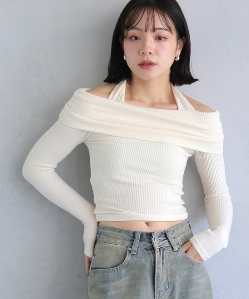 cheriella(シェリエラ)の「【cheriella】前後2wayチョーカーオフショルリブトップス 2-WAY CHOKER OFF-SHOULDER RIB TOPS(Tシャツ/カットソー・レディース・ブラック/アイボリー・M)」の3枚目の写真