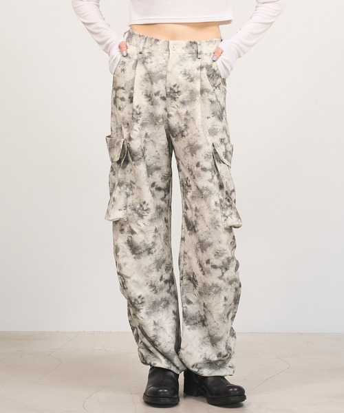 Nora Lily(ノラリリー)の「【Nora Lily】「elle」Uneven color Cargo Pants(カーゴパンツ・レディース・ブラック系その他/ホワイト系その他/カーキ系・FREE)」の2枚目の写真