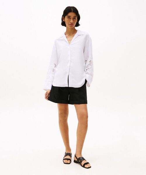 TOMMY HILFIGER(トミーヒルフィガー)の「ブロデリーアングレーズリネンシャツ(シャツ/ブラウス・レディース・ホワイト・32inch/34inch)」の3枚目の写真