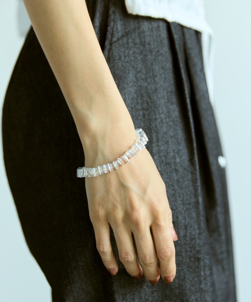 Libra Cue（リブラ キュー）の「クリアバングル（ブレスレット・レディース・クリア・FREE）」の2枚目の写真