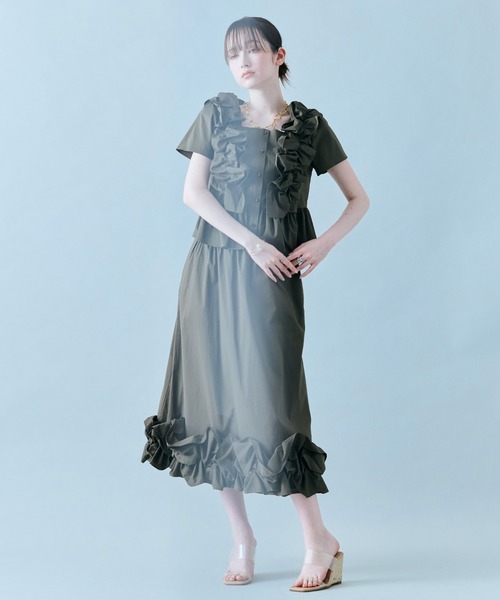 Audie a Muses（オーディアミューズ）の「【セットアップ対応】ギャザーフリルブラウス（シャツ/ブラウス・レディース・オフホワイト/カーキ/ネイビー・42/38）」の17枚目の写真