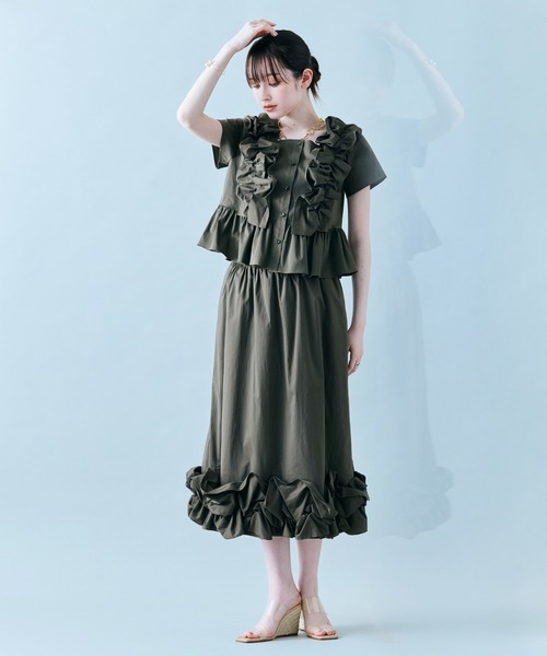 Audie a Muses（オーディアミューズ）の「【セットアップ対応】ギャザーフリルブラウス（シャツ/ブラウス・レディース・オフホワイト/カーキ/ネイビー・42/38）」の18枚目の写真