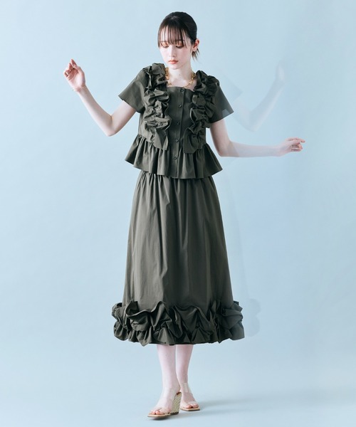 Audie a Muses（オーディアミューズ）の「【セットアップ対応】ギャザーフリルブラウス（シャツ/ブラウス・レディース・オフホワイト/カーキ/ネイビー・42/38）」の8枚目の写真