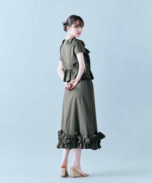 Audie a Muses（オーディアミューズ）の「【セットアップ対応】ギャザーフリルブラウス（シャツ/ブラウス・レディース・オフホワイト/カーキ/ネイビー・42/38）」の10枚目の写真