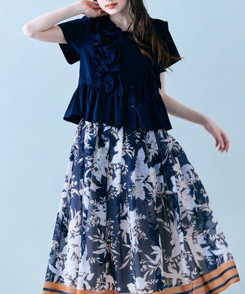 Audie a Muses（オーディアミューズ）の「【セットアップ対応】ギャザーフリルブラウス（シャツ/ブラウス・レディース・オフホワイト/カーキ/ネイビー・42/38）」の5枚目の写真