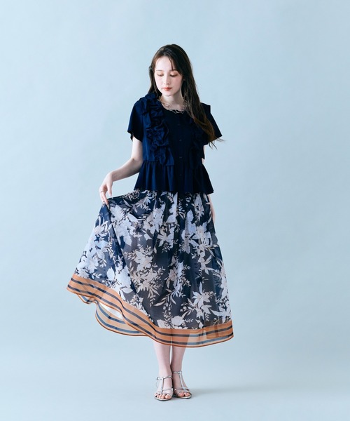 Audie a Muses（オーディアミューズ）の「【セットアップ対応】ギャザーフリルブラウス（シャツ/ブラウス・レディース・オフホワイト/カーキ/ネイビー・42/38）」の6枚目の写真
