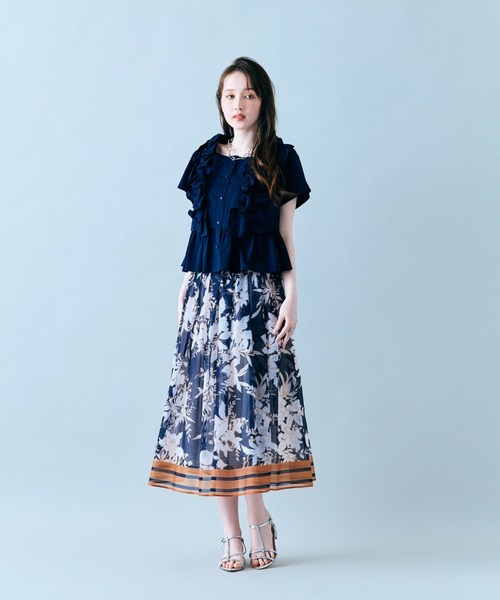 Audie a Muses（オーディアミューズ）の「【セットアップ対応】ギャザーフリルブラウス（シャツ/ブラウス・レディース・オフホワイト/カーキ/ネイビー・42/38）」の7枚目の写真