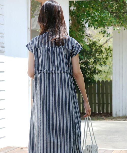 Tiaclasse（ティアクラッセ）の「麻調前開きフレンチワンピース（ワンピース・レディース・カーキ系/ネイビー/グリーン系/ネイビー系・XL/XXL）」の8枚目の写真